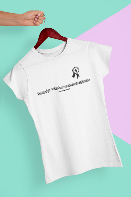 Camiseta ''PREMIO SIN EXPLICACIÓN....'' mujer
