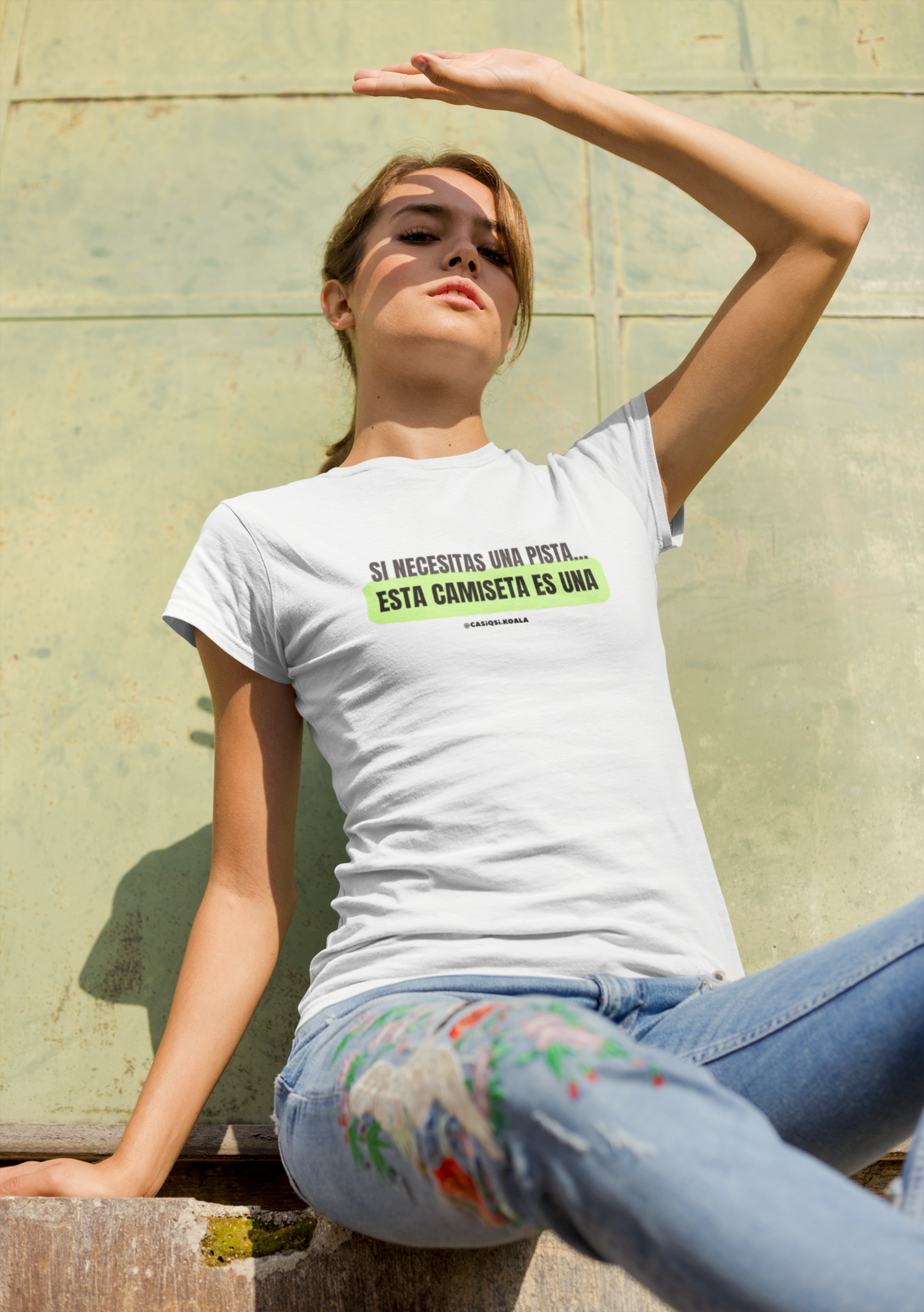 Camiseta ''SI NECESITAS UNA PISTA...'' mujer