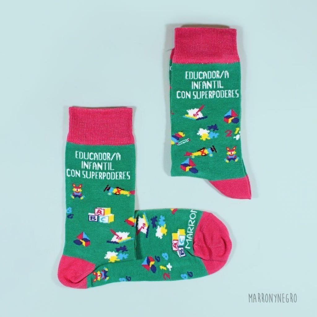 PACK 2 CALCETINES, EDUCANDO CON EL CORAZÓN + EDUCADOR/A INFANTIL CON SUPERPODERES