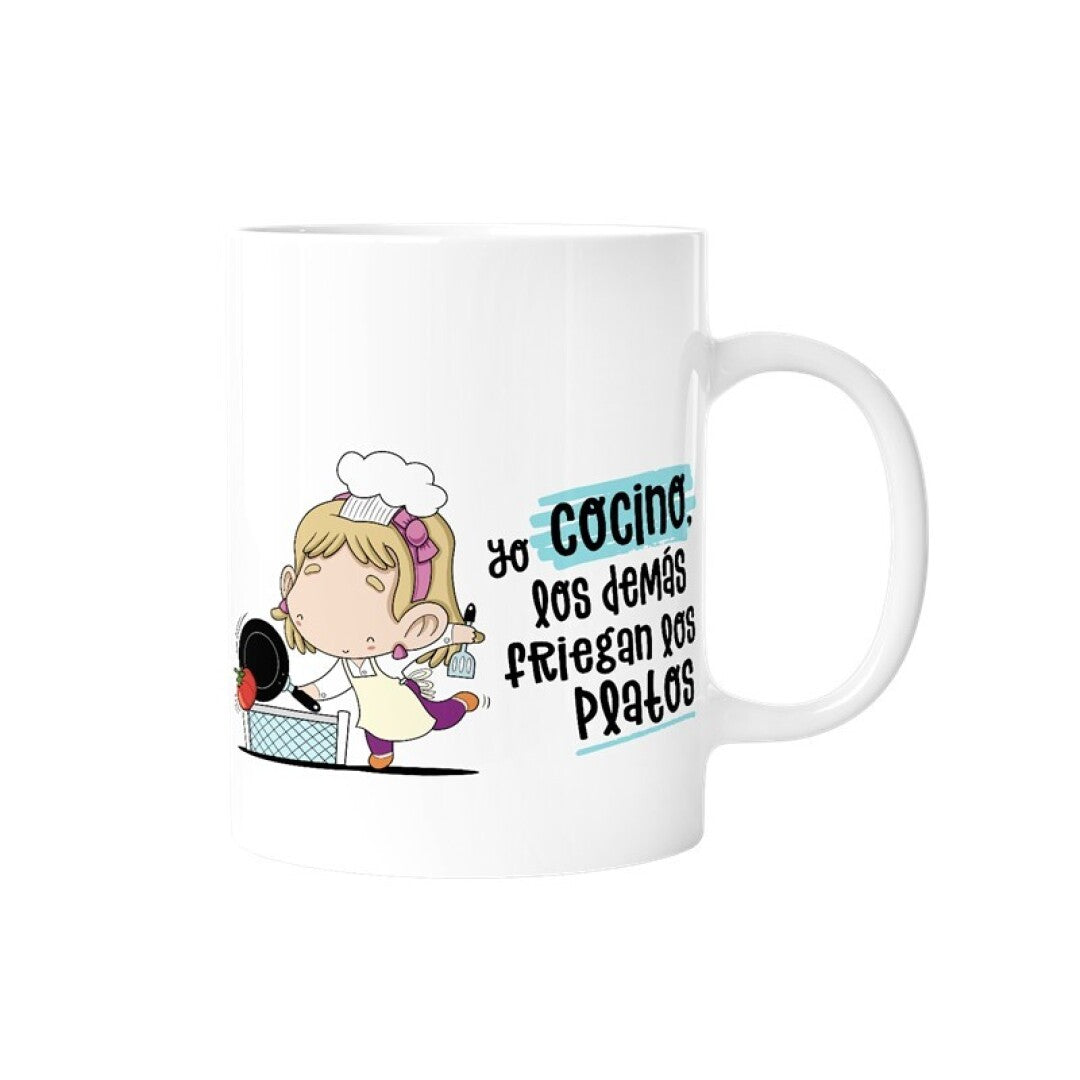 TAZA - YO COCINO, LOS DEMÁS FRIEGAN LOS PLATOS (MUJER) de MALASAÑA