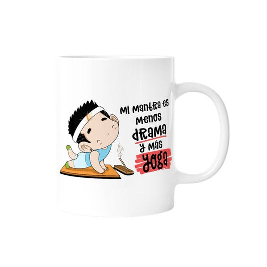 TAZA - MI MANTRA ES MENOS DRAMA Y MÁS YOGA (HOMBRE) de MALASAÑA