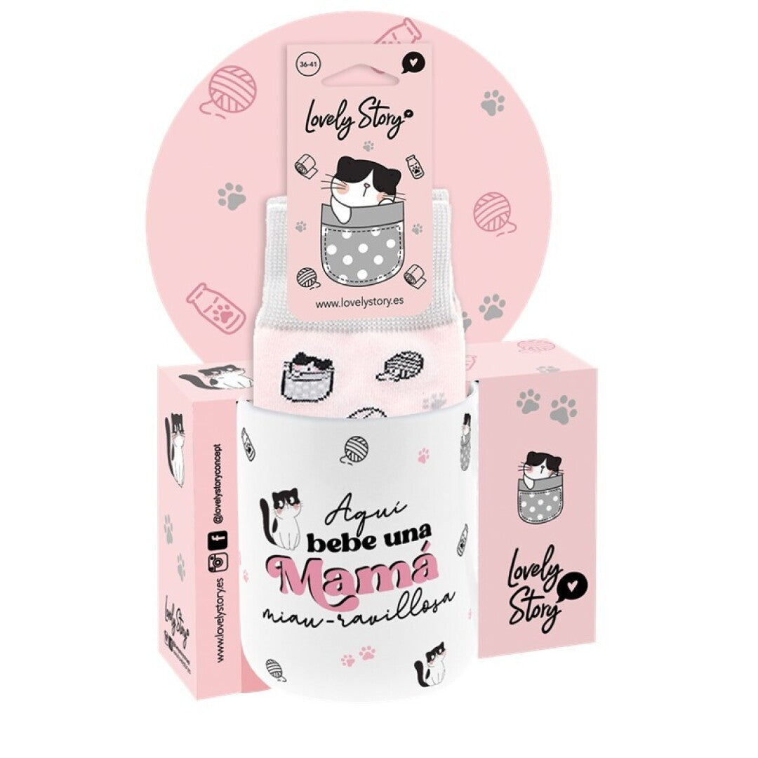 PACK TAZA Y CALCETINES - TAZA AQUÍ BEBE UNA MAMÁ MIAU-RAVILLOSA + CALCETINES PINK KITTY