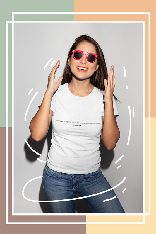 Camiseta ''SARCASMO: GOLPEAR....'' mujer